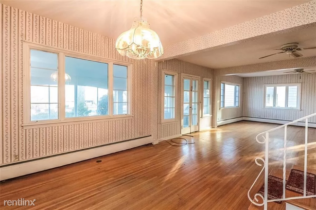 Building Photo - 4 br, 3 bath House - 445 Edgemere Dr