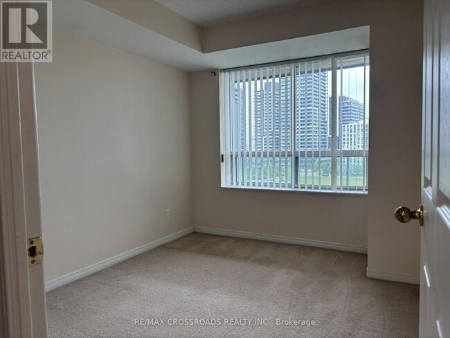 Building Photo - 23 Oneida Crescent