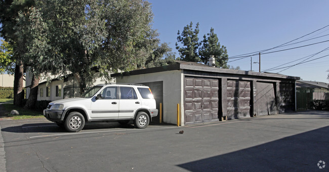 Foto del edificio - Four Fourplexes