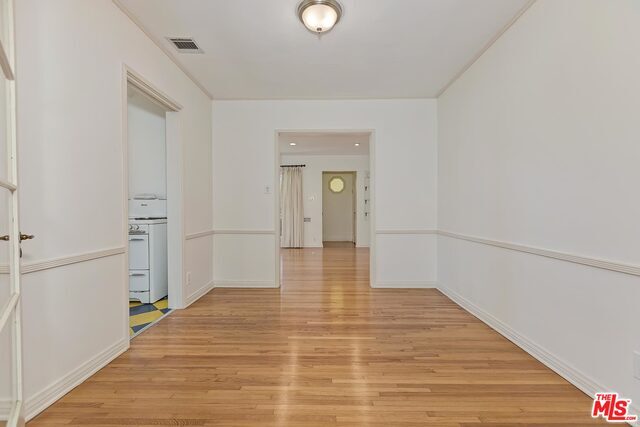Building Photo - 2554 Barry Ave