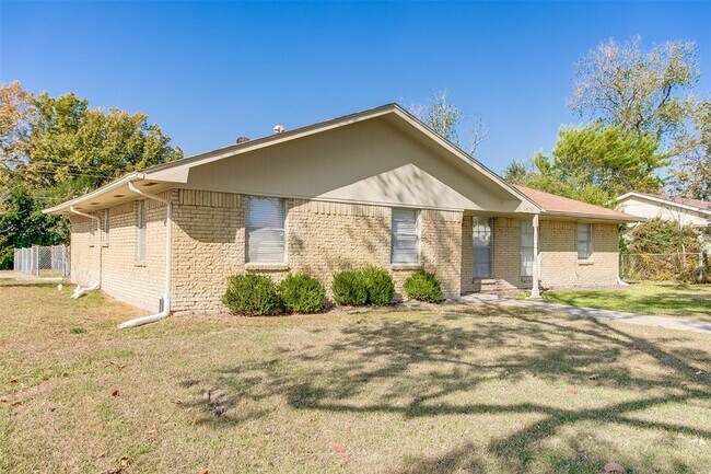 Building Photo - 4101 Skyline Dr