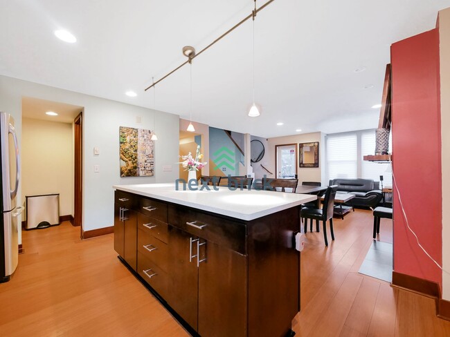 Foto del edificio - 3 BD/2.5 BA townhome in the heart of Fremont.