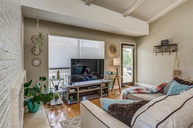 Foto del edificio - 5934 Sandhurst Ln