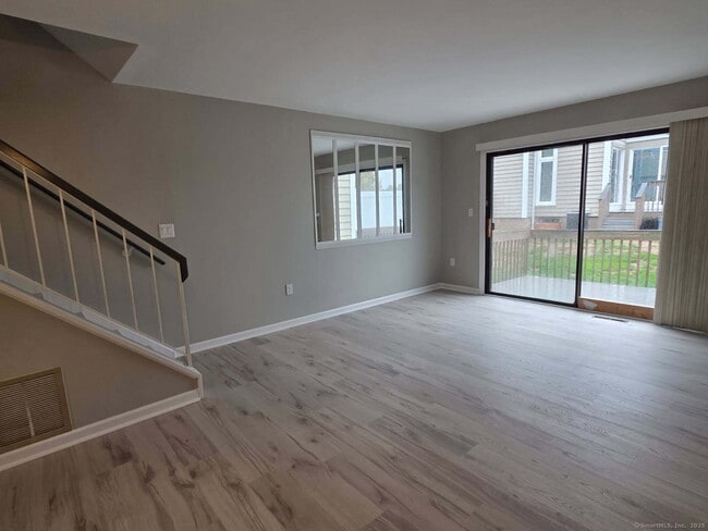 Building Photo - 335 Monticello Dr