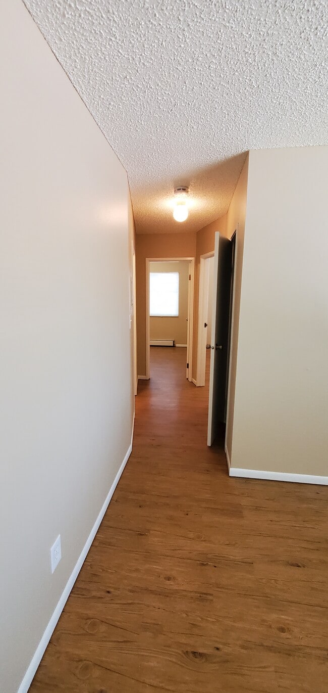 Foto del edificio - 1652 E 16th St