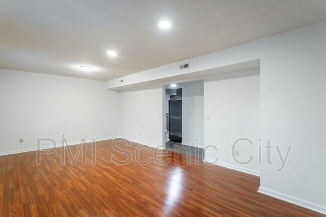 Foto del edificio - 5822 Moody Sawyer Rd