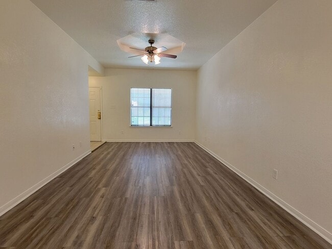 Foto del edificio - 914 Crymes Ln
