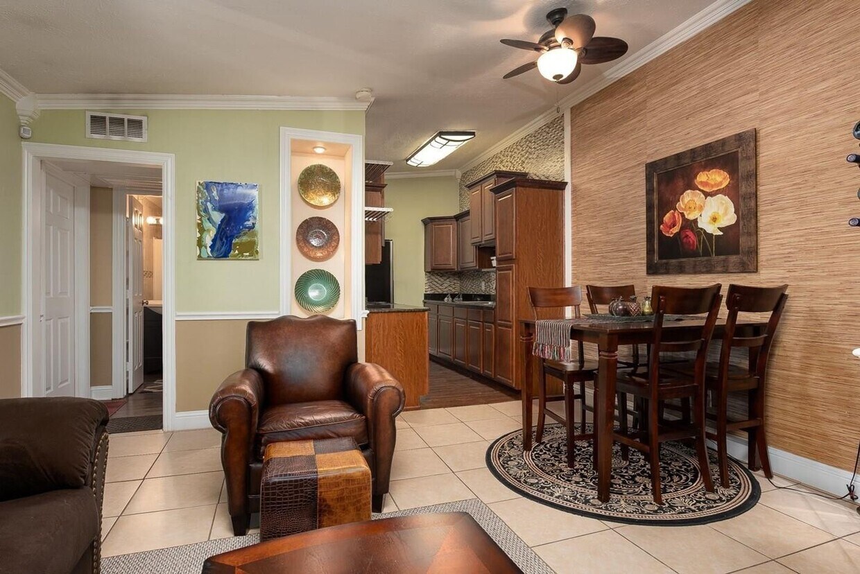 Foto principal - 2627 Douglas Ave