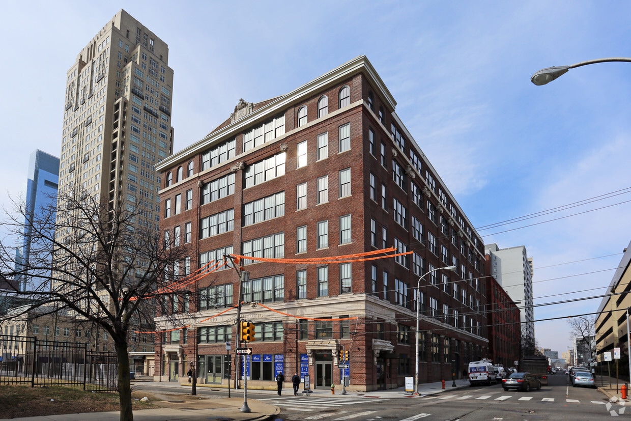 Primary Photo - 1600 Callowhill