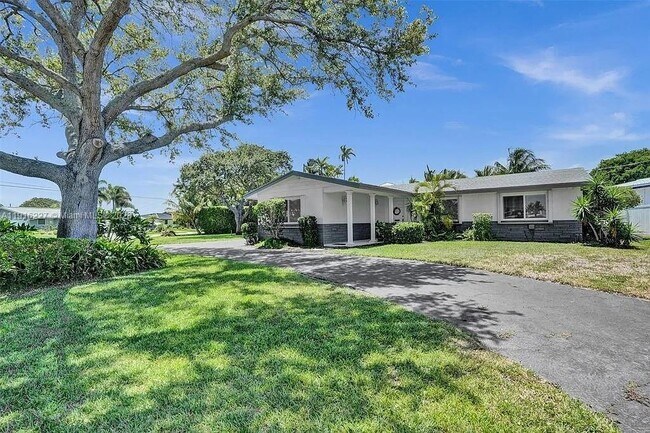 Foto del edificio - 2761 NE 12th St