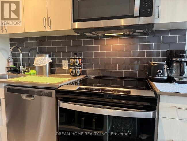 Building Photo - 2799 Kingston Rd