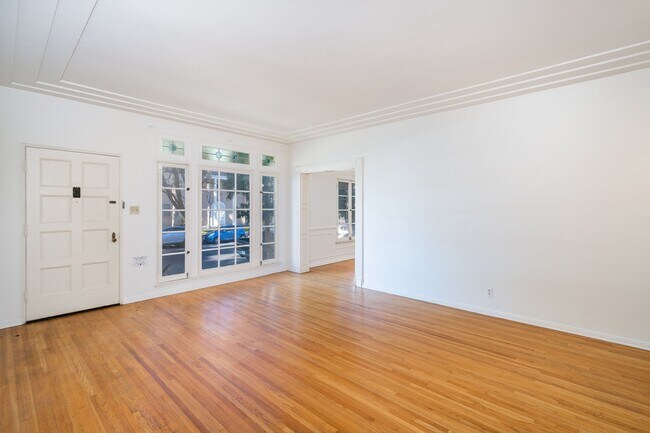 Building Photo - 648 Burnside Ave