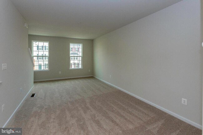 Building Photo - 720 Rivercrest Way