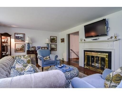 Foto del edificio - 16 Sterling Dr
