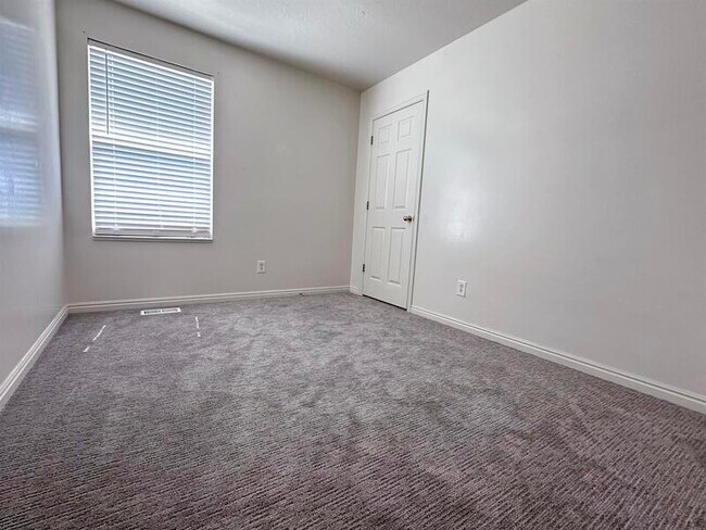 Building Photo - 312 N 400 W