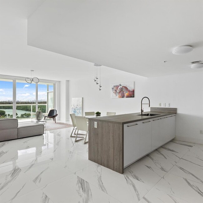 Foto del edificio - 400 Sunny Isles Blvd