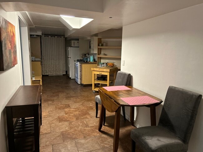 Kitten and dinning area - 1515 Arboretum Plz E
