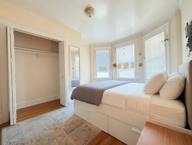 Foto del edificio - No Brokers Fee, No Security Deposit, Pets Frienly, Back and Front Porch, Laundry, Parking for Rent