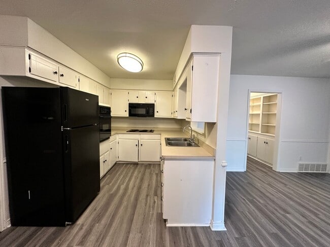 Building Photo - Conveniently located home in Greenville Texas!