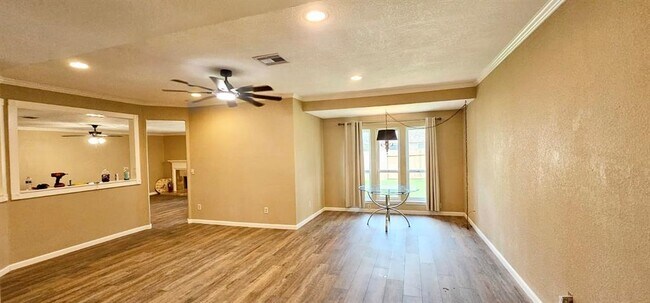Foto del edificio - 3214 Bayou Crossing