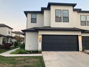 Building Photo - 12410 Maypole Bend