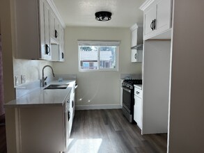 Building Photo - 1016 Cabrillo Park Dr