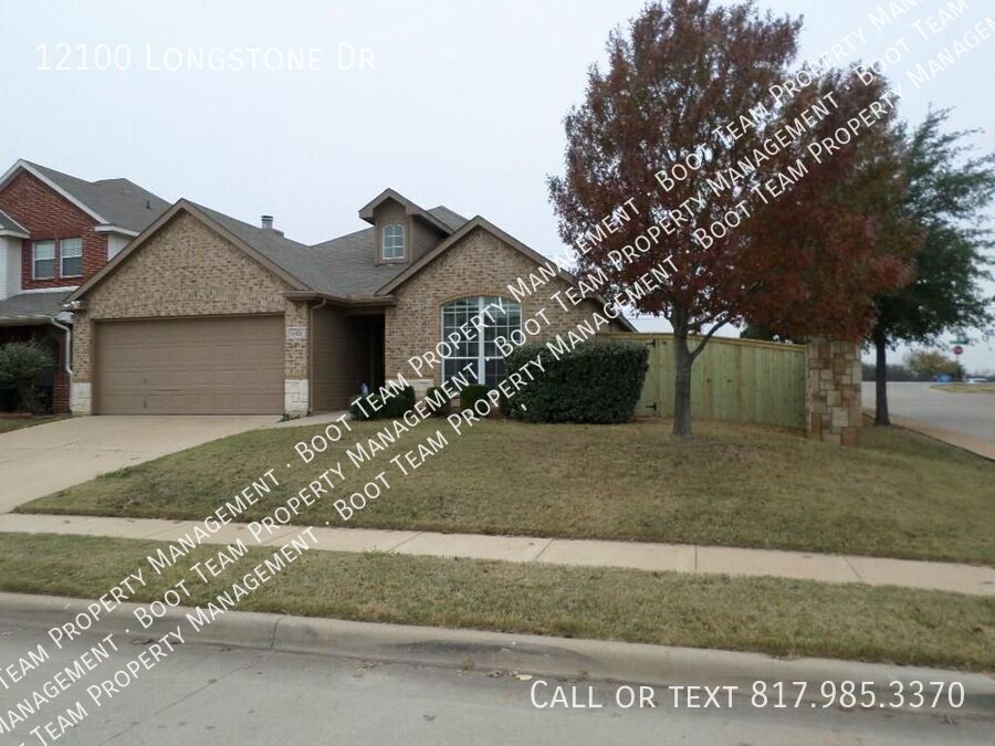 Foto principal - 4 bedroom, 2 bath House in Burleson