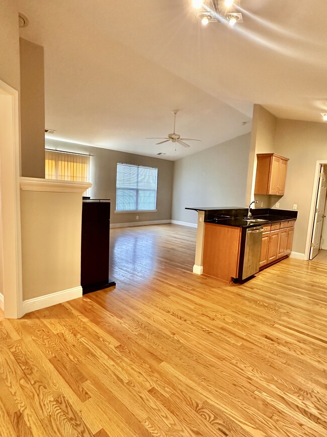 Building Photo - 43192 Pendleton Cir