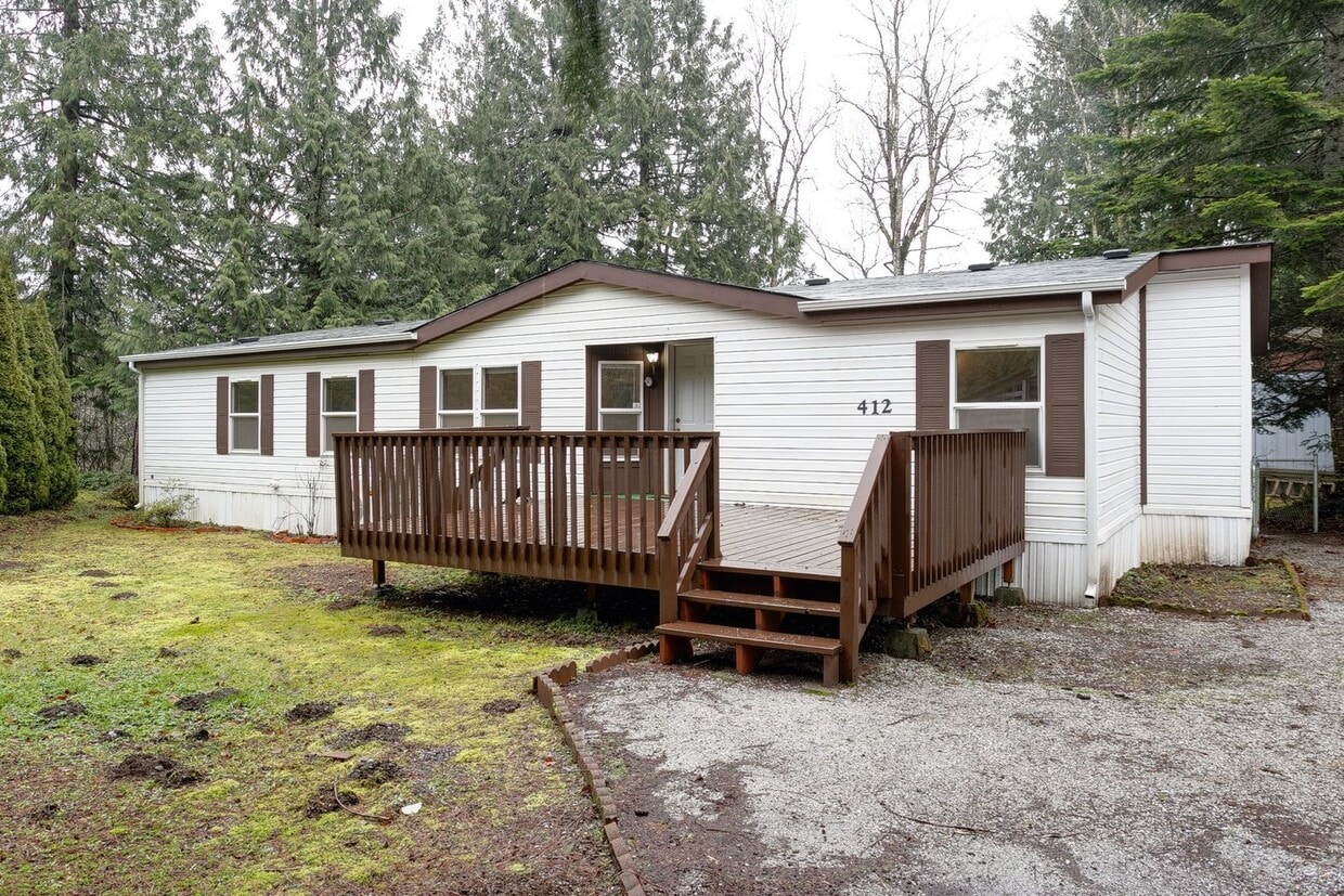 Primary Photo - 3 Bedroom 1.75 Bath Mobile Home with Garag...