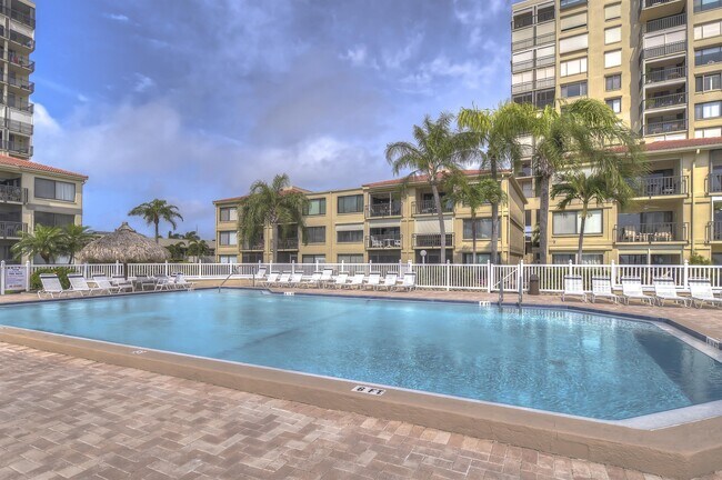 Foto del edificio - 6322 Palma Del Mar Blvd S