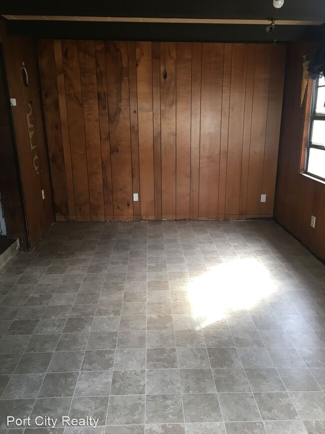 Building Photo - 3 br, 1 bath House - 2909 Glenwick St