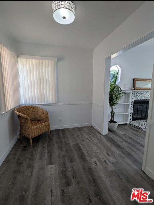 Foto del edificio - 18820 Roscoe Blvd