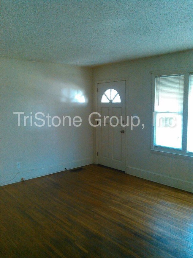 Building Photo - 1413 Moretz Ave