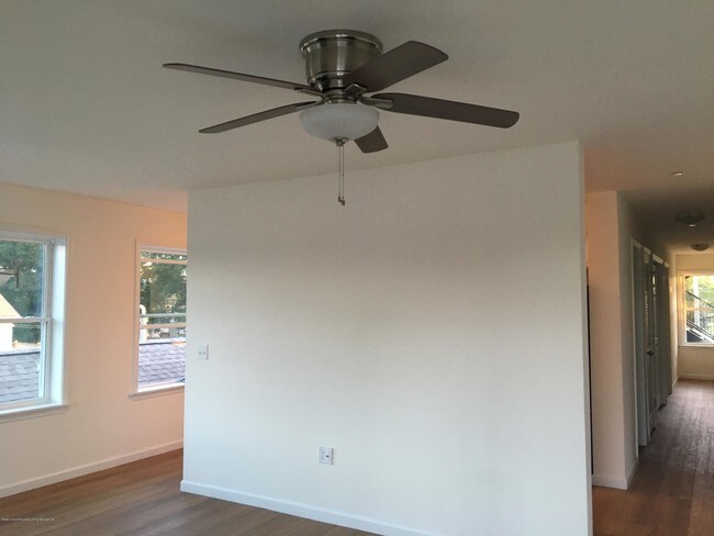 Foto del edificio - 742 Seaview Ave