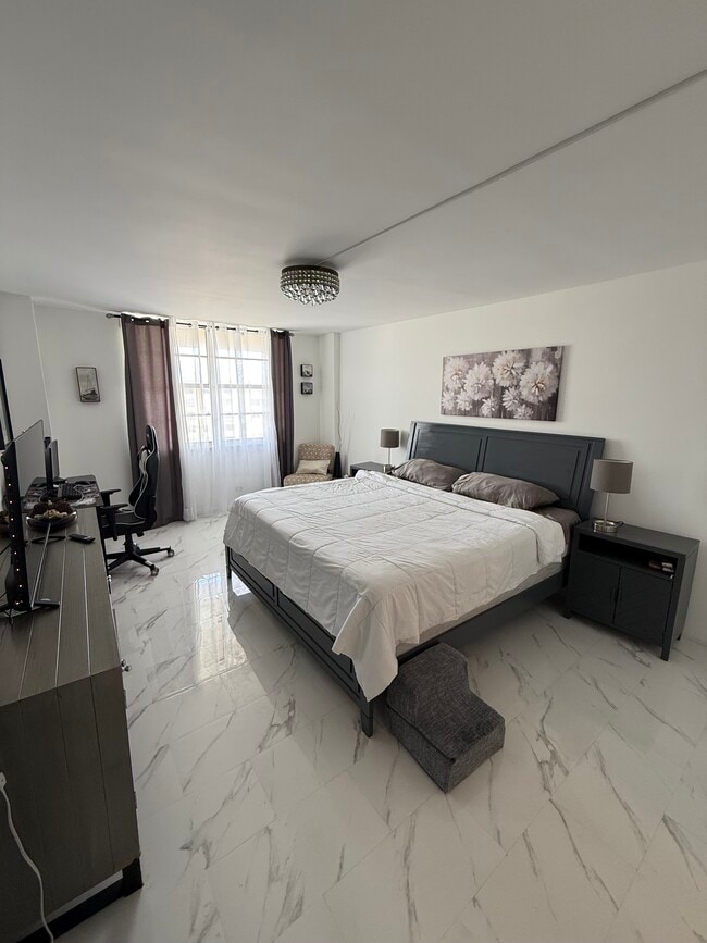 Master bedroom - 250 174th St