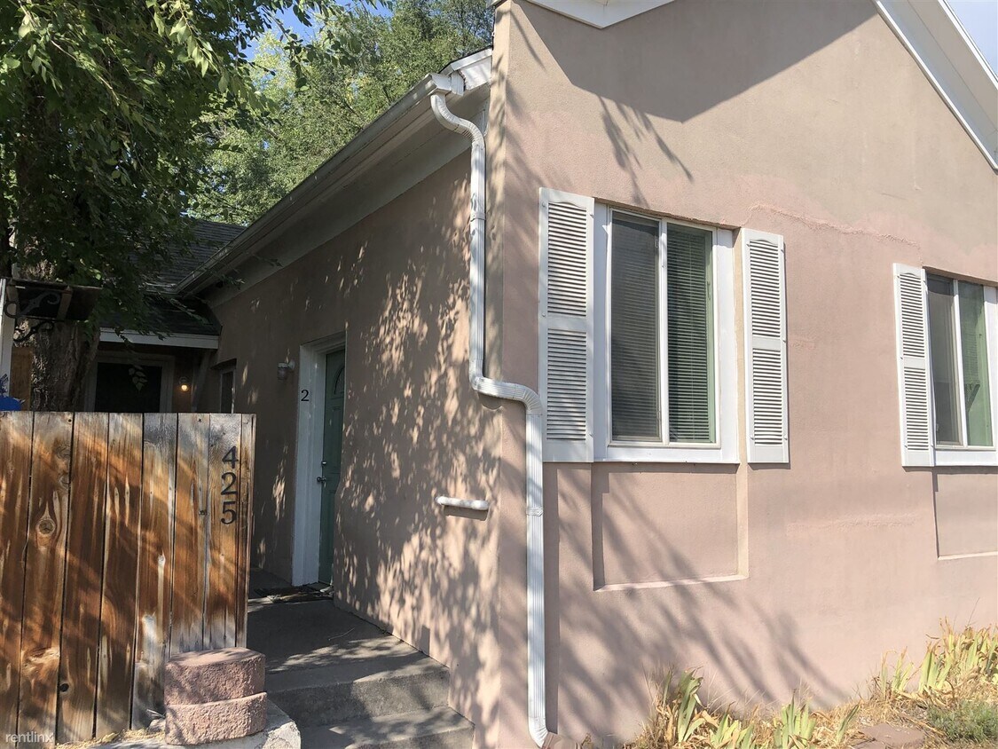 Primary Photo - 1 br, 1 bath 4plex - 425 East 4th Avenue 2