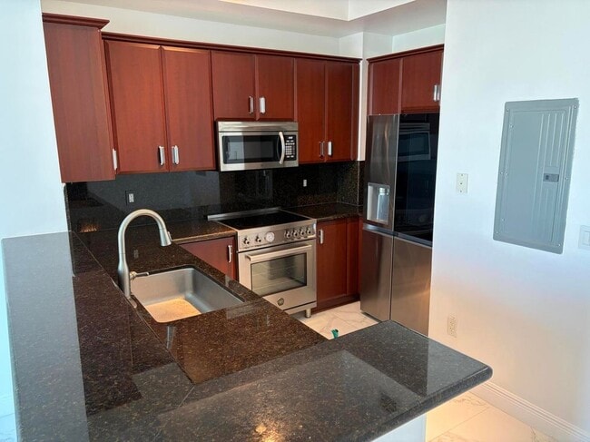 Building Photo - 403 S Sapodilla Ave