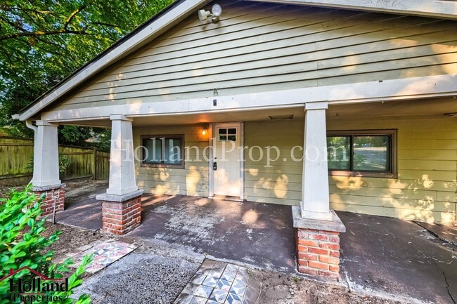 Building Photo - 9601 SW 42nd Ave