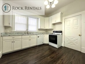 Building Photo - 417 W 11th Ave