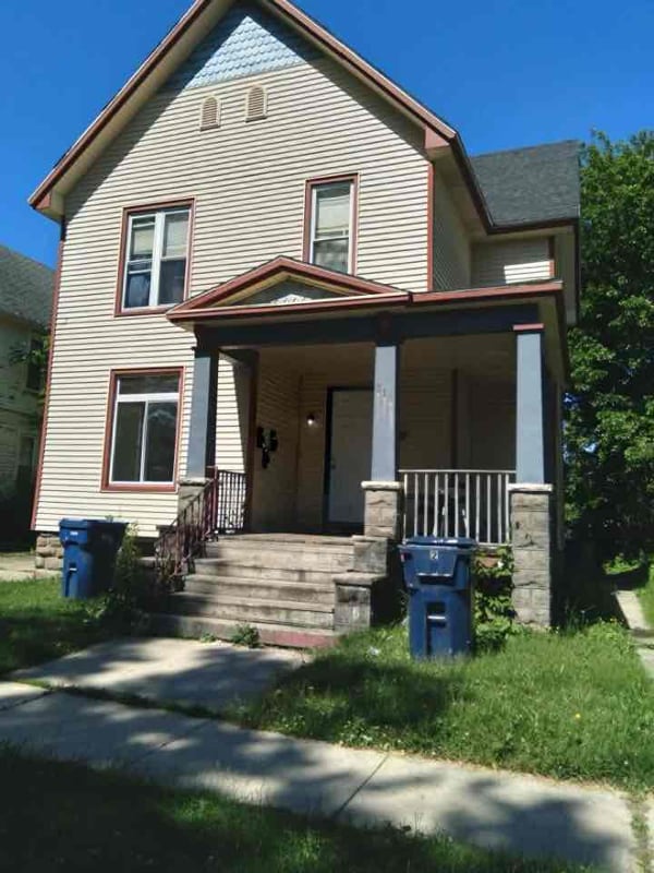 311 N Van Buren St, Bay City, MI 48708 Apartment for Rent in Bay City