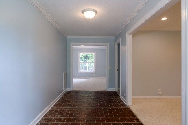 Foto del edificio - $500 off second full month of rent- Single...