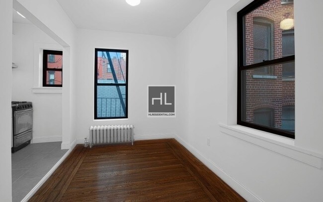 Foto del edificio - 213 W 13th St
