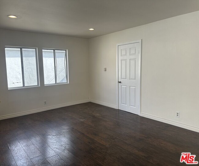 Building Photo - 6607 1/2 Brynhurst Ave