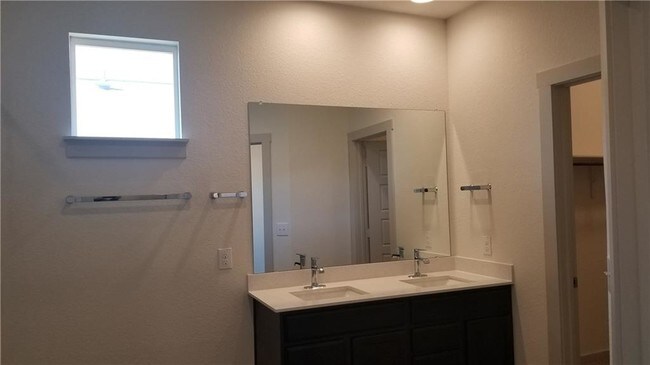 Foto del edificio - 4604 Tully Dr