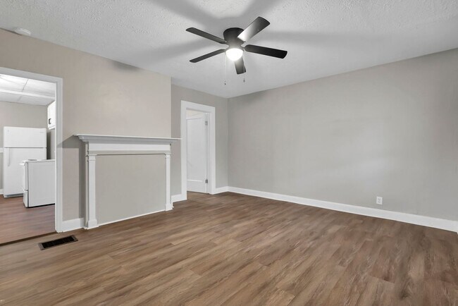 Building Photo - 1038-1040 Forest St