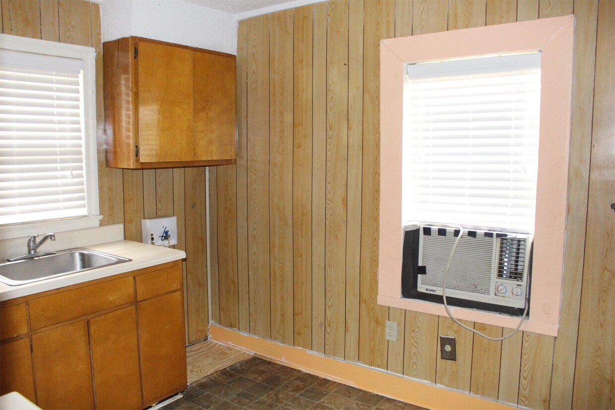 Foto del edificio - 915 W Whitney Ave