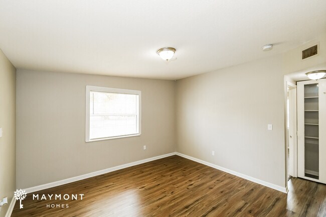 Building Photo - Charming 3-Bedroom Jacksonville Home