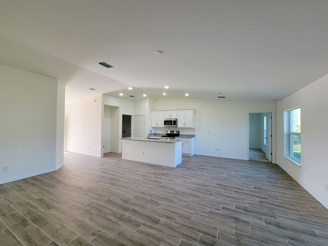 Building Photo - 3100 NW 20th Ave