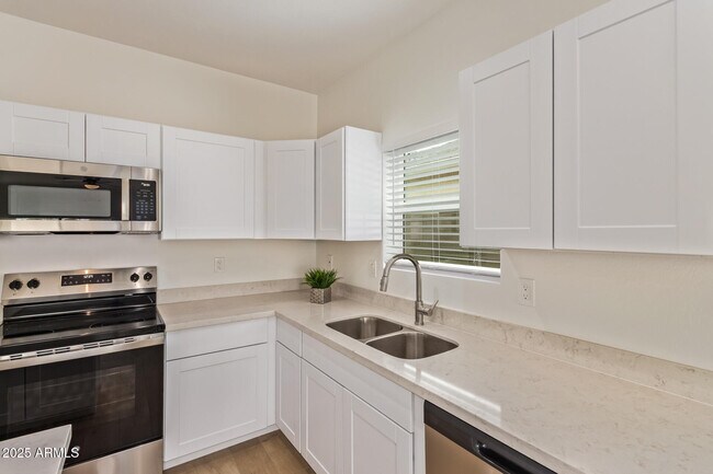 Foto del edificio - 1737 W Pinkley Ave