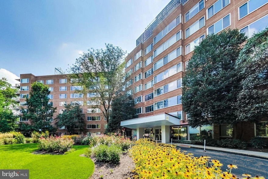 Primary Photo - 4000 Tunlaw Rd NW